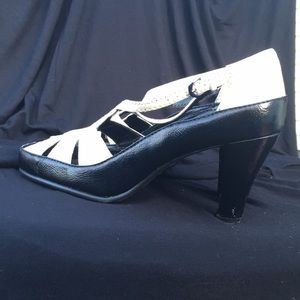 White peep toe strap heels “Benergize” (8)